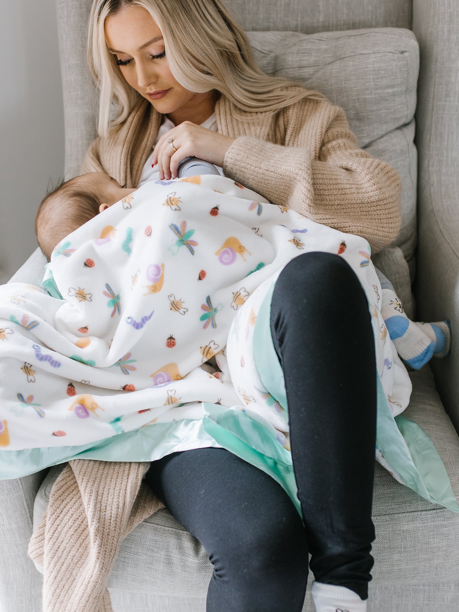 Ultra-Soft Thick Reversible Baby Blanket - Love Bug - Image 2